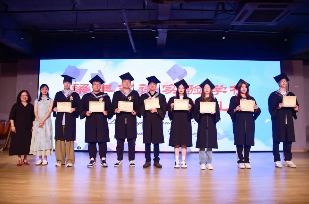 A bright future awaits | remember the graduation ceremony of the third year of high school of 2023 Liangfeng Bilingual Experimental School